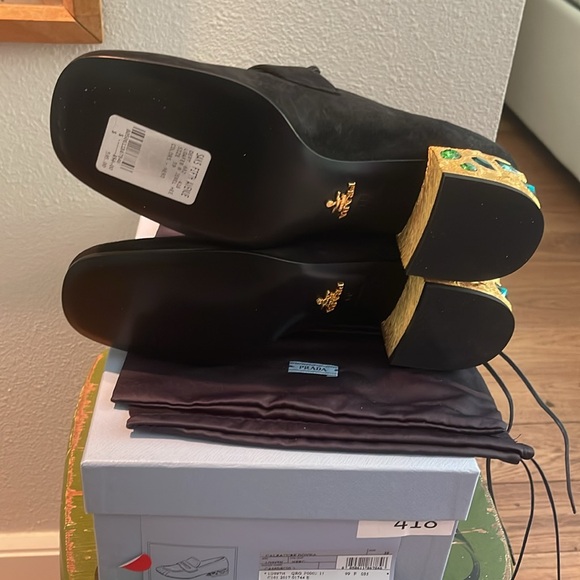 PRADA BLACK SUEDE UNIQUE EMERALD GREEN JEWELED HEEL LOAFERS EU 39 brand new - Picture 7 of 7